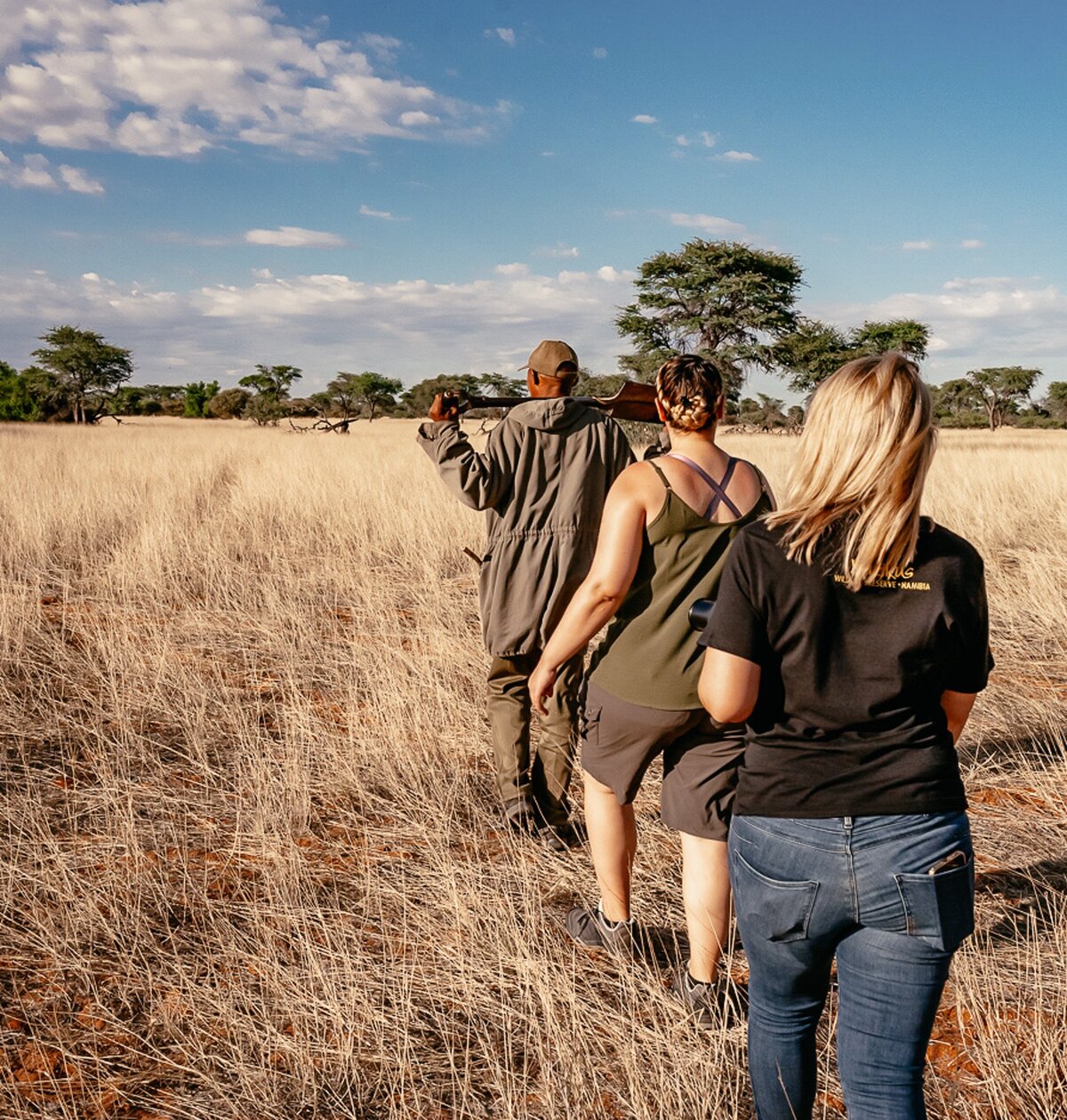Tracking als Fu&szlig; Safari Kuzikus Wildlife Reserve Kalahari Namibia