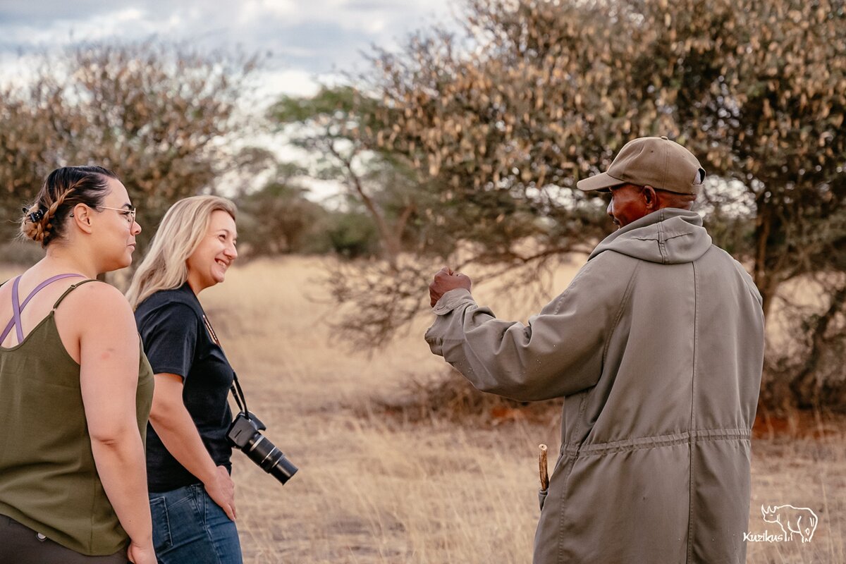 Khwe-San Wissen weitergeben Kuzikus Wildlife Reserve Kalahari Namibia
