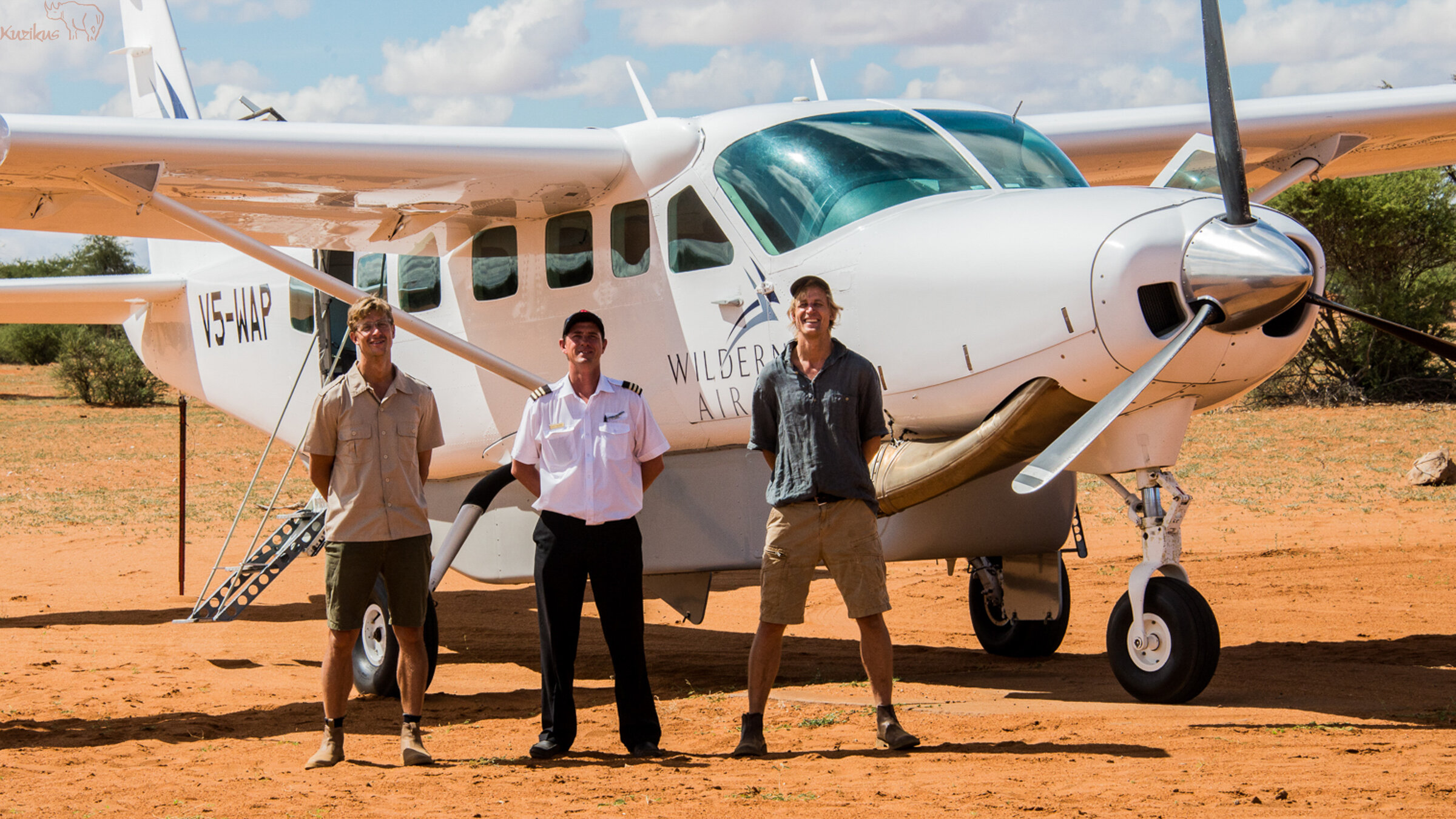 Anreise Privatflugzeug Kuzikus Wildlife Reserve & Astro G&auml;stefarm Kalahari Namibia