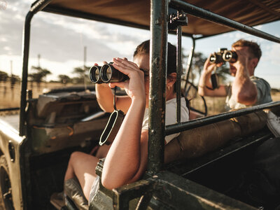 Birdwatcher Vogelbeobachtung Kuzikus Wildlife Reserve Kalahari Namibia