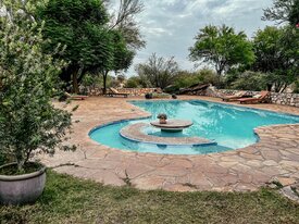 Poll G&auml;stefarm Kuzikus Kalhari Namibia