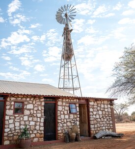 Wasserpumpe mit Windkraft Kuzikus Wildlife Reserve & Astro G&auml;stefarm Kalahari Namibia