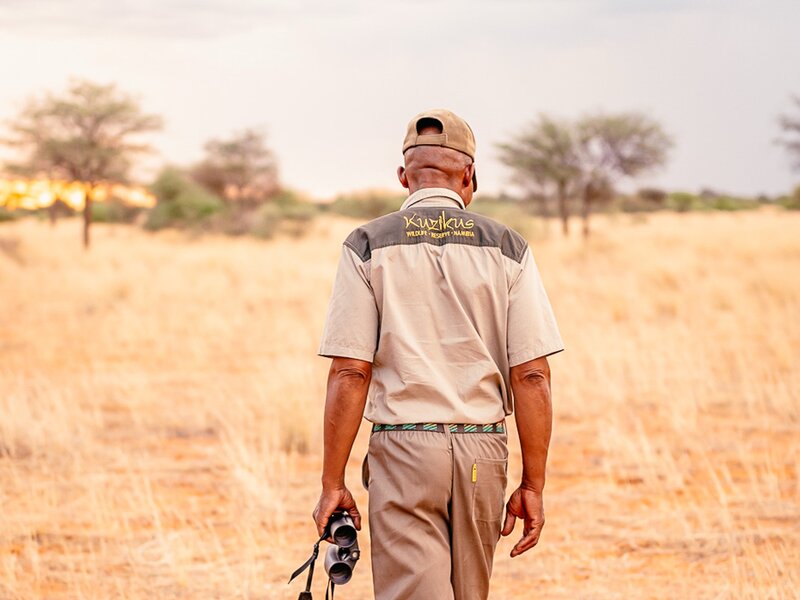 Tracking zu Fu&szlig; Safari Kuzikus Wildlife Reserve & Astro G&auml;stefarm Kalahari Namibia